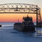 I buchi neri potrebbero essere la fonte della misteriosa energia oscura